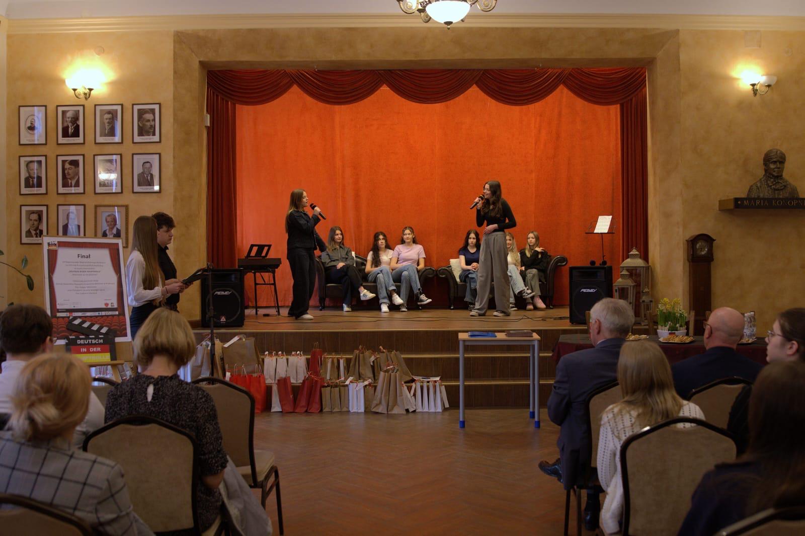 Zdjęcie DIDH 2025 finał (26)327c78db-9283-41f3-8b19-0812b761b79b.jpg w galerii DEUTSCH IN DER HAUPTROLLE - uroczyste wręczenie nagród